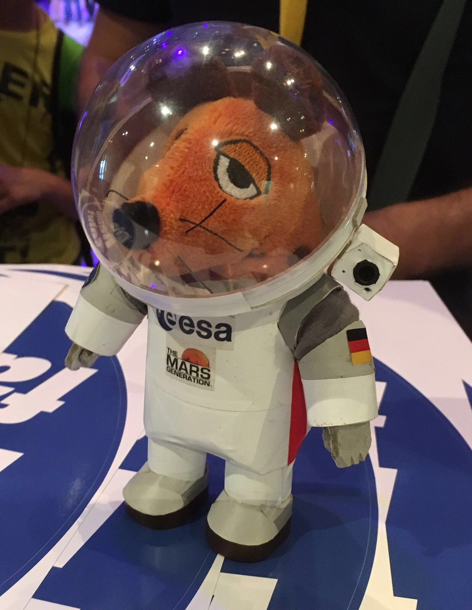 @Mausonaut wie schön, Euch hier zu treffen. #ILA2016 #SpacePavilion