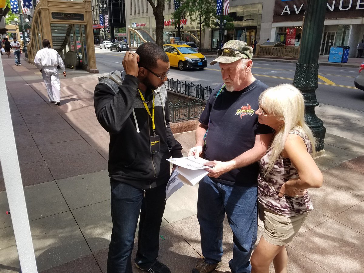 NICK_WL_DRF's tweet photo. Closing people down on State Street!! #plusonementality @marceloclaure @WL_GreatLakes @wl_byoung @TheRealDanDubya https://t.co/zuDUudjJEp