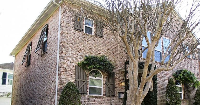 AccentShutter's tweet image. Upgrading your #curbappeal? See what we can do for you! goo.gl/pLnEaH #HoustonWindows #HoustonShutters