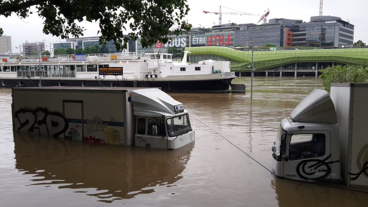 RFargeat's tweet photo. Paris sous les eaux https://t.co/LshZBKzjEz