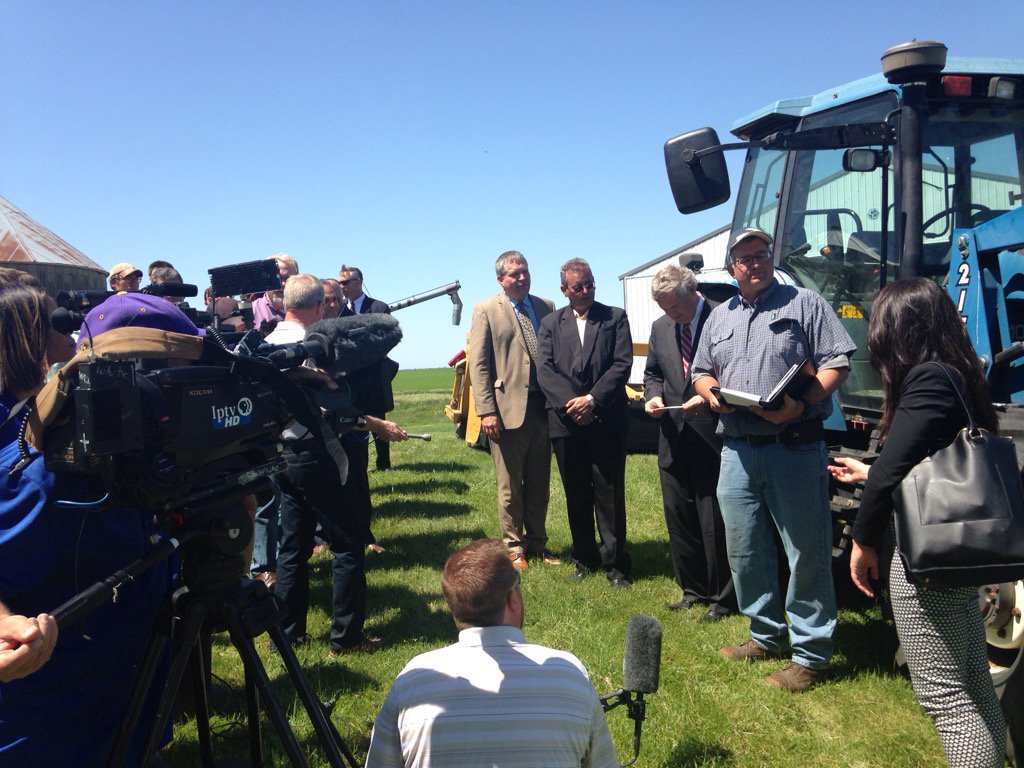 #Cuba, Conferencia de Prensa con Sec Vilsak y Min Rollero en una granja de Iowa