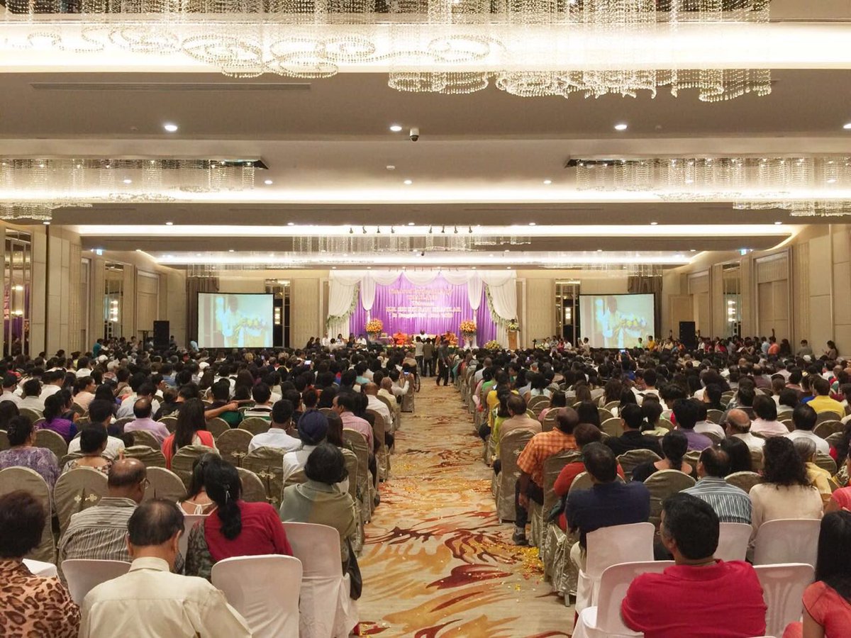 Gurudev's tweet photo. Led a meditation &amp; had an interactive session in Bangkok. The Buddhist monk, most revered Phra Prayom joined us. https://t.co/zqDBAMCffm