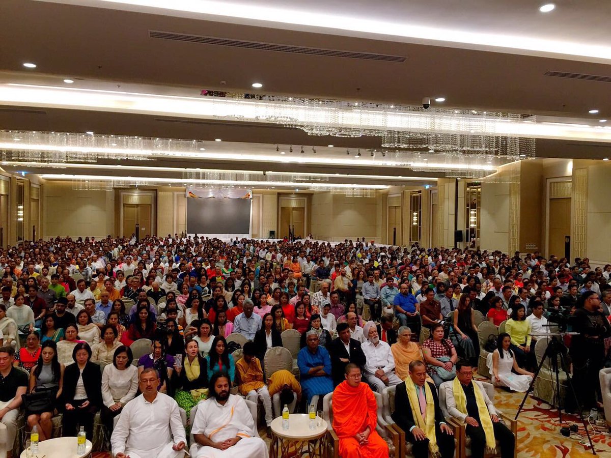 Gurudev's tweet photo. Led a meditation &amp; had an interactive session in Bangkok. The Buddhist monk, most revered Phra Prayom joined us. https://t.co/zqDBAMCffm