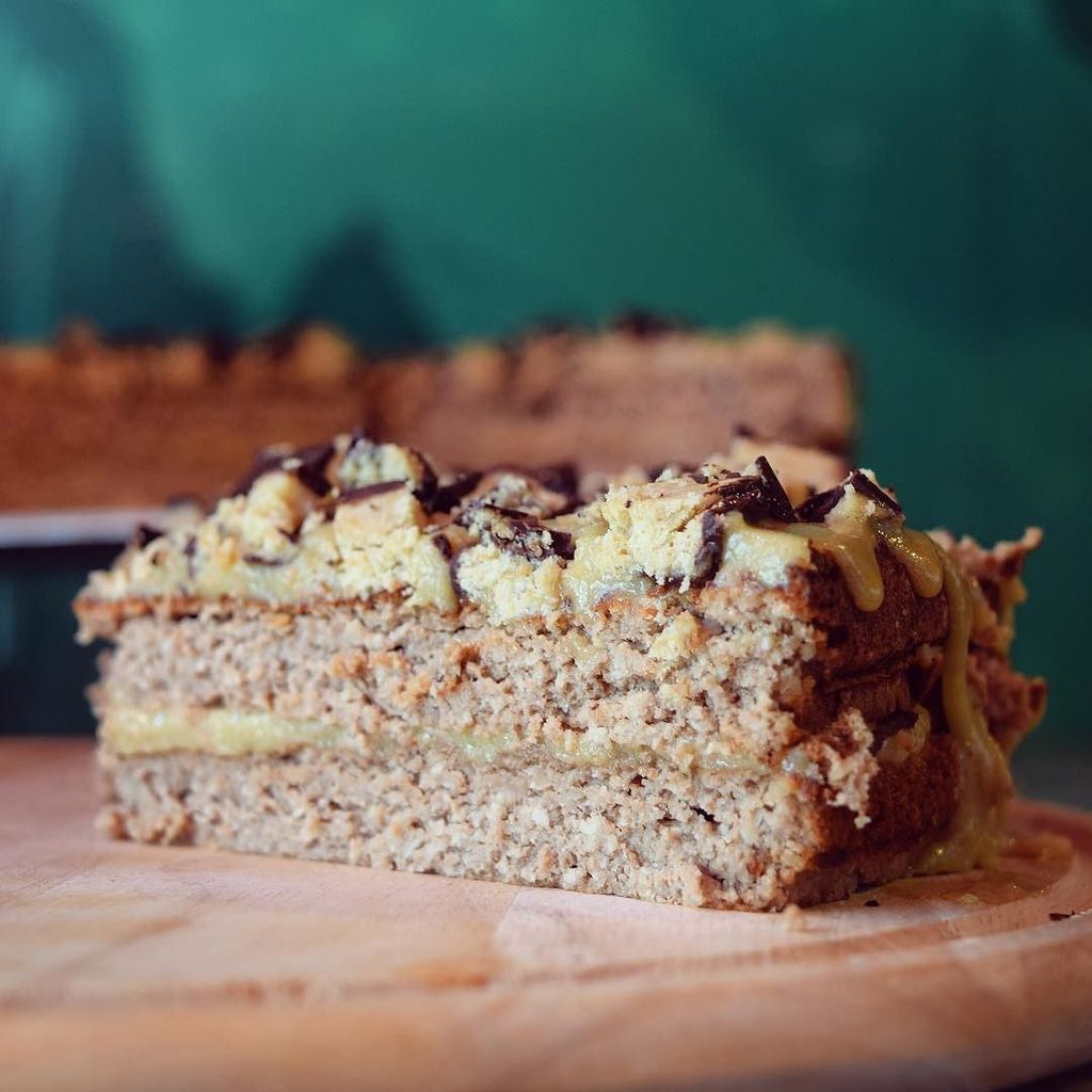 TheMuscleBakery's tweet photo. + a close up of slice ๐ #SuhGood #Cakeee https://t.co/qVqZdwj0yN https://t.co/wbNU8cESSj