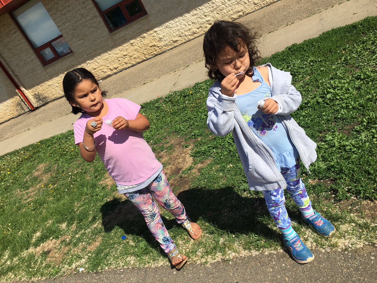 mrsperehudoff's tweet image. Bubbles at recess?  Yes!  #yesday #JuneFun @ConnaughtNB