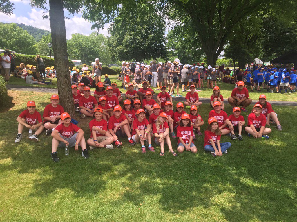LindenLion's tweet photo. Lunch stop. These are the ones who aren't in the bathroom. #peeprobs #LionsinDC https://t.co/0xVUVaHG0E