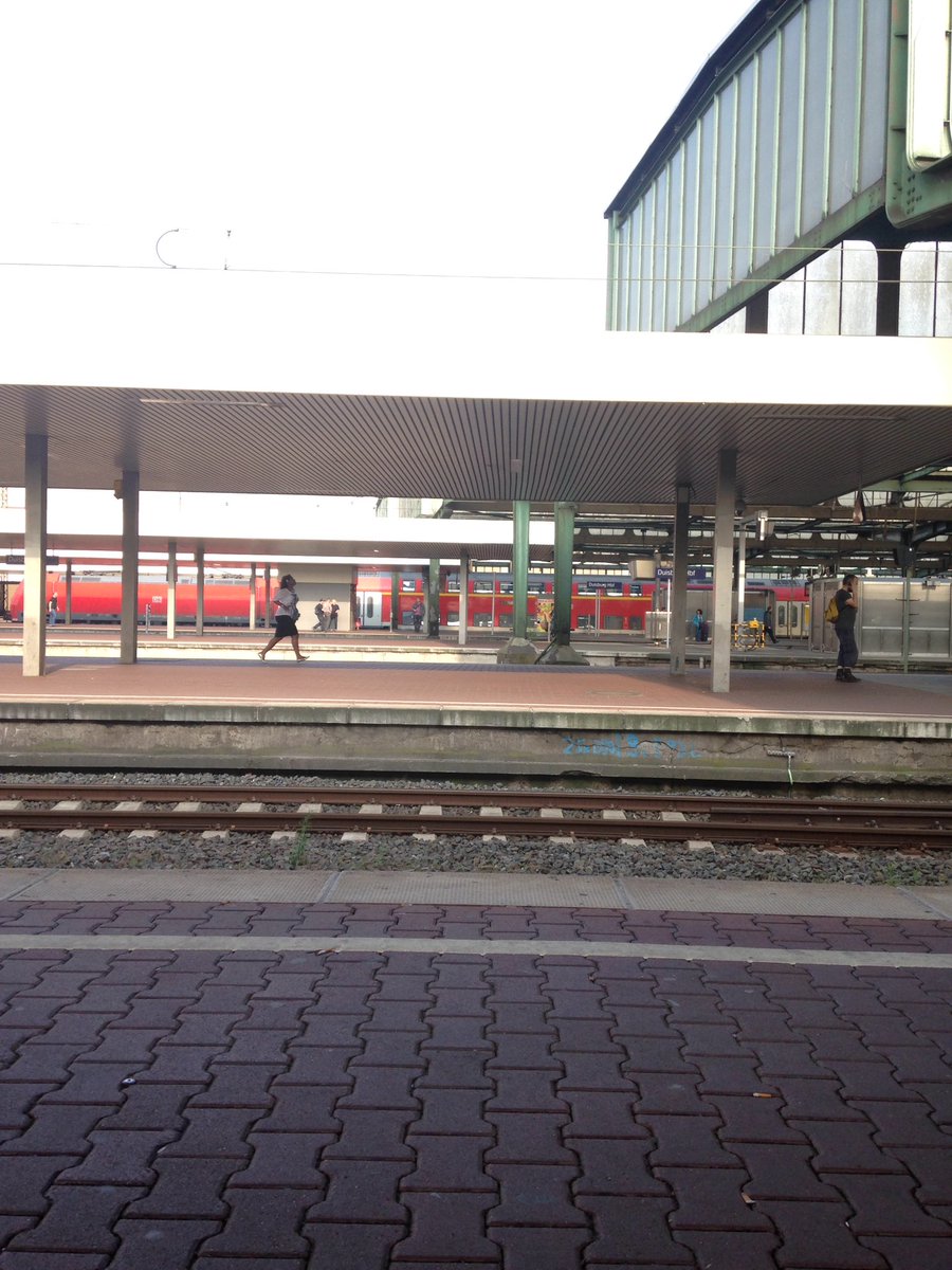 MedienAlex's tweet photo. Start ins Wochenende mit #Bahnverspätung - Ankunft am Ziel mit voraussichtlich 2 Stunden ......wenn alles gut geht! https://t.co/x76nUUiySt
