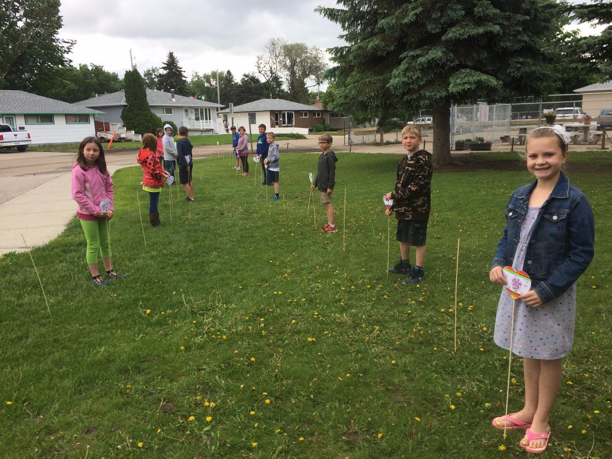 ClaireKreuger's tweet photo. Planting our hearts for the @palliserheights  #HeartGarden ceremony this afternoon. #reconciliACTION #CityMJ https://t.co/nRUVSOgZ2C