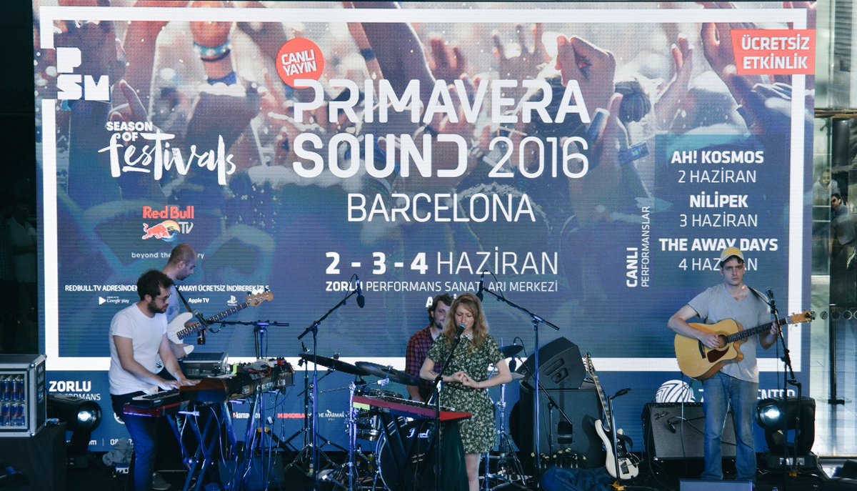 baya_iyi's tweet photo. Nilipek’in müziği sahneden yayılırken peşine takılmış sözcükleri dinliyoruz 👩🏼🕶🎤  detaylar : https://t.co/DTSlI4rvvz https://t.co/rqqIE4yHnK