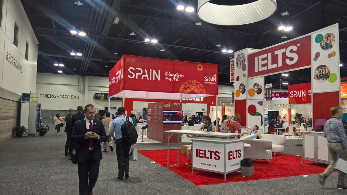 phalmari's tweet photo. Time to say goodbye #NAFSA16  See you next year in LA #haagahelia https://t.co/al4VkhdPcd
