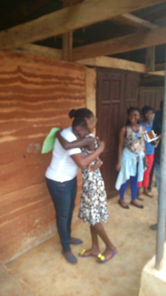 QuophiAfram's tweet photo. #ICTSummerCamp Kids shows appreciation to volunteers https://t.co/PPxbrLZ0sT
