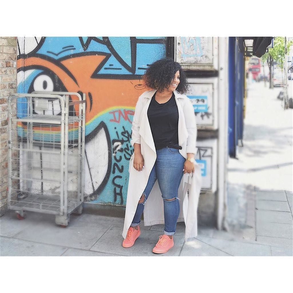 BonitaRochelle's tweet photo. Smile.Often.💗 #asseenonmee #warestyle #vansstyle #Wheremyvansgo #twitter #lblogger #bblogg… https://t.co/qzMCvNWREs https://t.co/7oiCZteiSV
