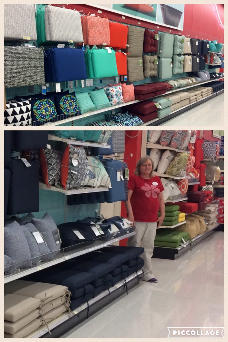 KelseyKarnopp1's tweet photo. Sue made sure we're ready for lounging in the sun! #805MarshfieldMagic #d146swagger @domcolosimo @adriennelebo https://t.co/FglsFSOXKZ