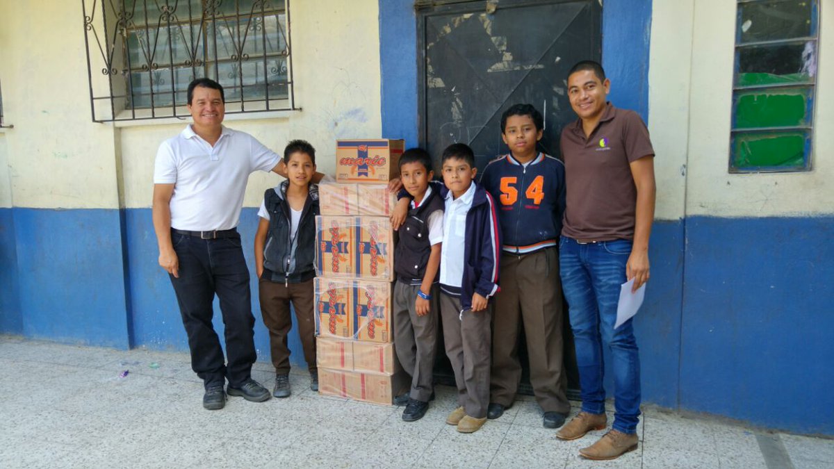 alianzajovengua's tweet photo. Donación 15 cajas de Galletas,refacciòn EORM S.Miguel Ramírez,JM,Bárcena.Apoyo Club Rotaract Ermita.@EdwinEscobarVN https://t.co/Lt7PrVRZ3k