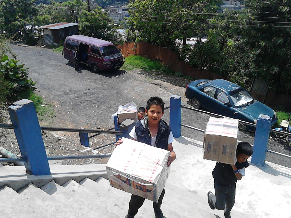 alianzajovengua's tweet photo. Donación 15 cajas de Galletas,refacciòn EORM S.Miguel Ramírez,JM,Bárcena.Apoyo Club Rotaract Ermita.@EdwinEscobarVN https://t.co/Lt7PrVRZ3k