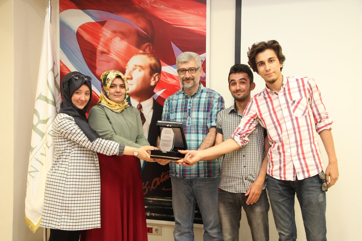 ZİRVE ÜNİVERSİTESİ #SksÖdülTöreni YILIN KULÜPLERİ..!
<a href="/UNI_Zirve/">Ultraslan-ZirveUNI</a> 
<a href="/BullsOfAnatolia/">Bulls Of Anatolia</a>
@zirvelt 
@fotoatolyekulup