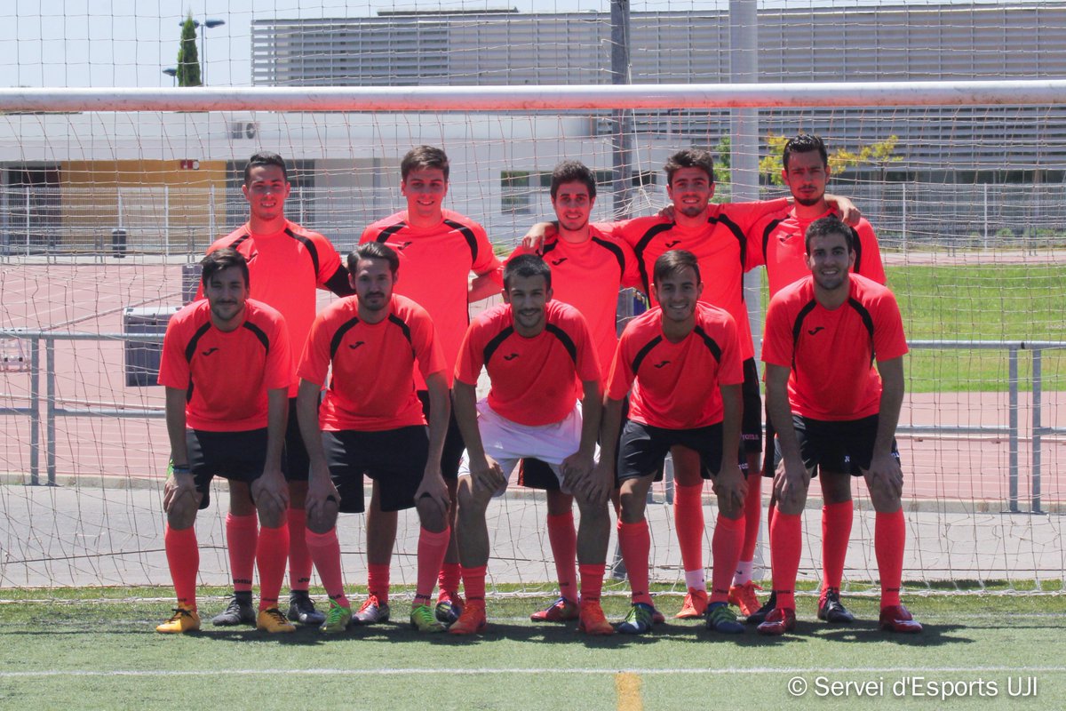 esportsUJI's tweet photo. Ací podeu veure les fotos de la final de copa de futbol 7 https://t.co/SYrcamxcD2 @bragas_sporting VS Aston Birras https://t.co/hnRhreZOBI