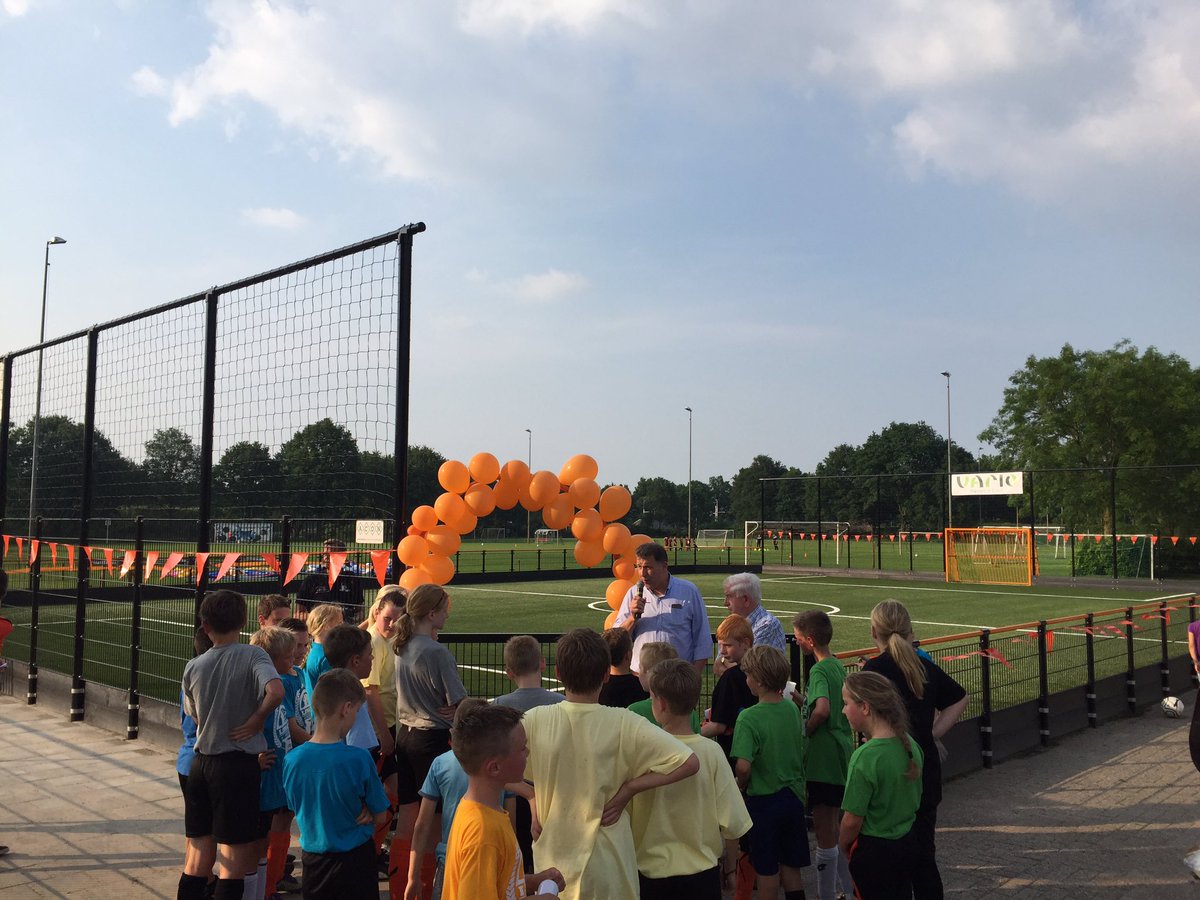 variofields's tweet image. 't nieuwe pannaveld van @longa30   &amp;amp; @sclonga30 is geopend! Veel speel- en sportplezier toegewenst!#kunstgras #longa