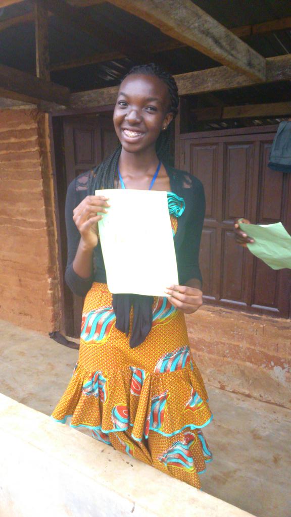youngatheartgh's tweet photo. #ICTSummerCamp Volunteers been honoured by the pupils of Akaa https://t.co/PmKh3Rw4q9