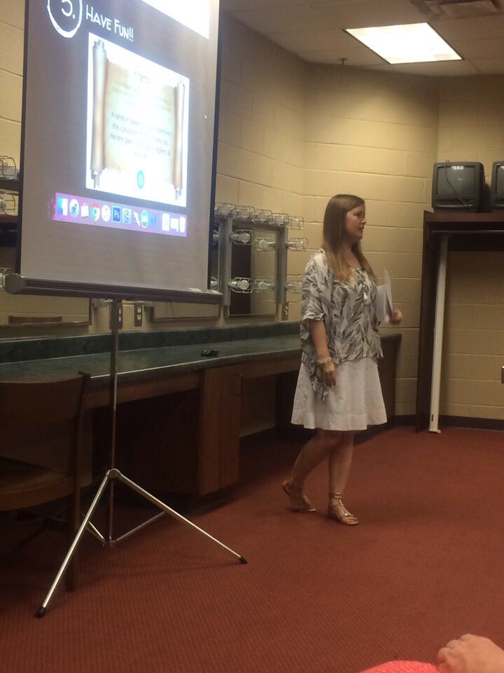 MelanieMBarnett's tweet photo. I had fun talking with teachers about @classcraftgame today! #cowetatech2016 (📷 Shelley) https://t.co/rlFvS1cPb4