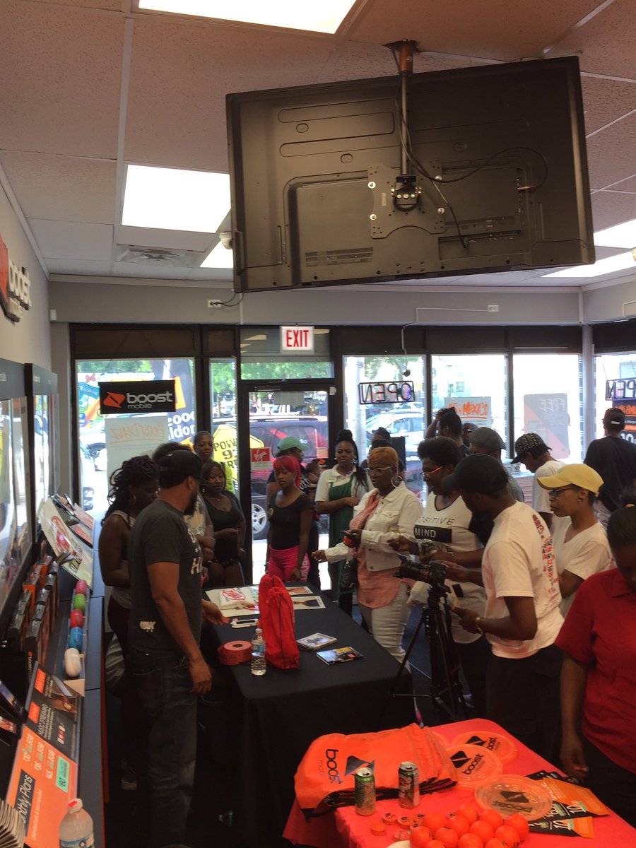 Wirelessmarci's tweet photo. What a #customerappreciation #boostdealer @stayconnected @AmyBoost @PedersonSprint @tvelasco78 @rendon0731 https://t.co/VK9RWb4xhk