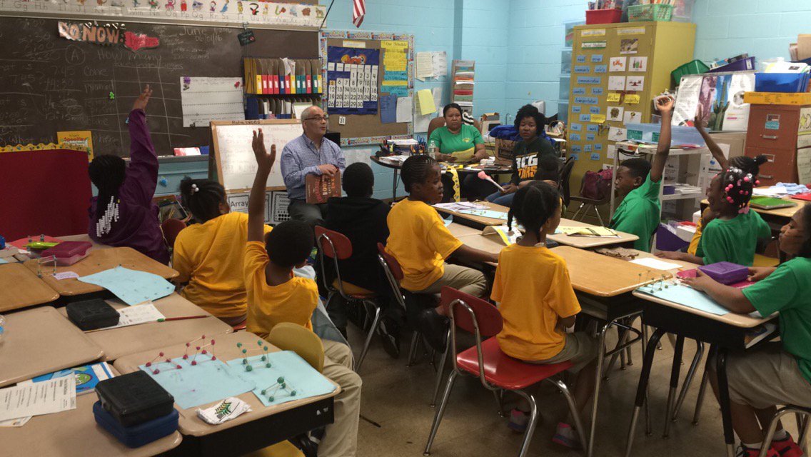 "Any questions for Mr. Gus?!" 👋🏼👋🏼 Thank u Gregory Elem. School for hosting me today to share my fav book! #Trenton