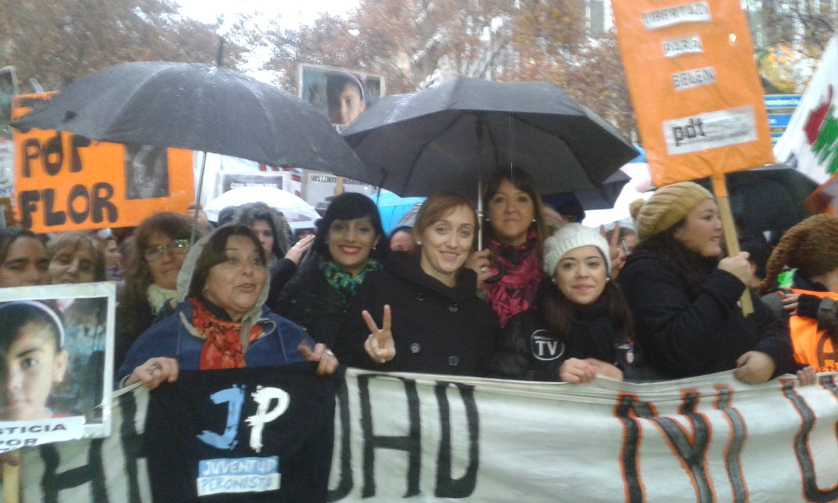 marinafemenia's tweet photo. En Mendoza reclamamos en contra de la violencia machista hacia las mujeres al grito d #NiUnaMenos #NiUnDerechoMenos https://t.co/eW333jZ8uO