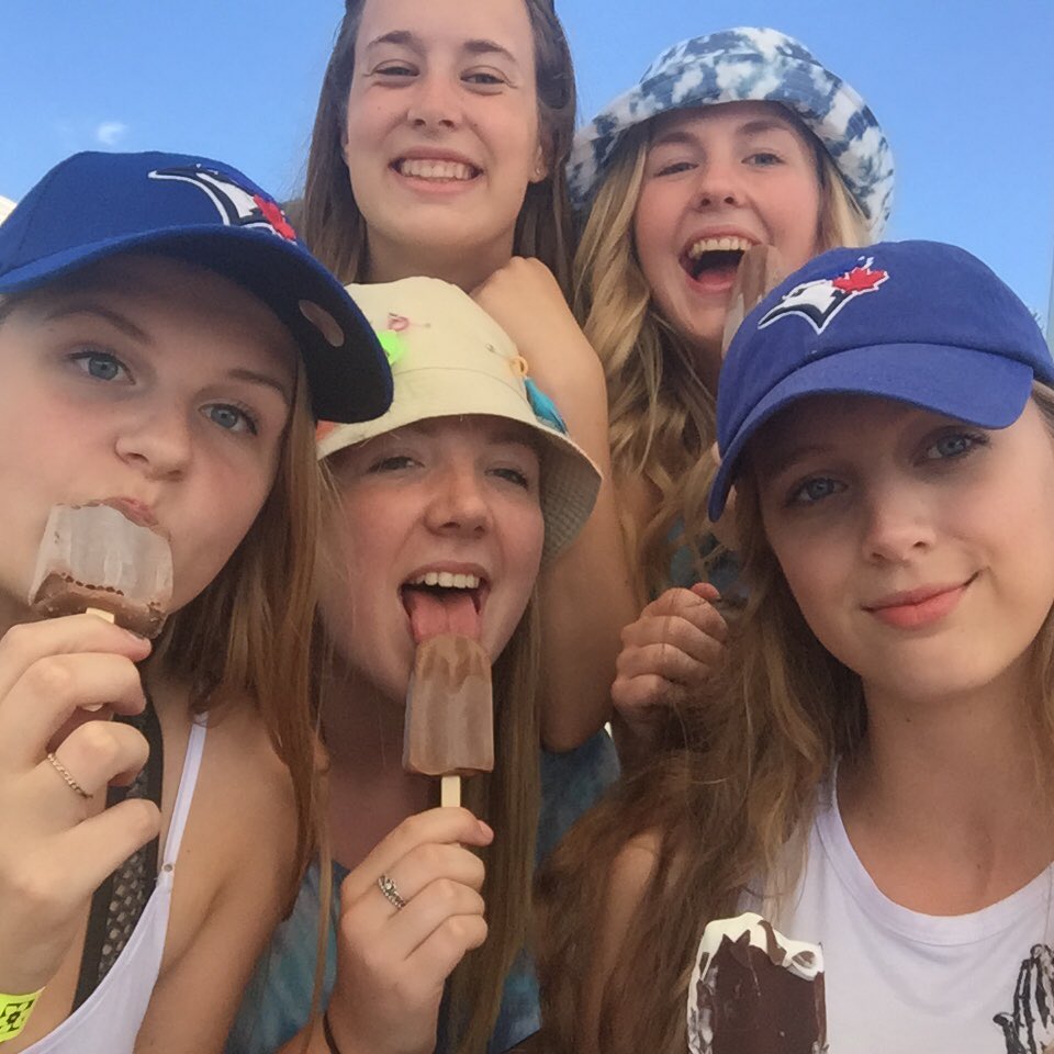 maraivankovic_'s tweet photo. What a super fun day 😚💙 @Drake @RelayNpss #RelayForLife #npssrelay https://t.co/yal2wMWyCr