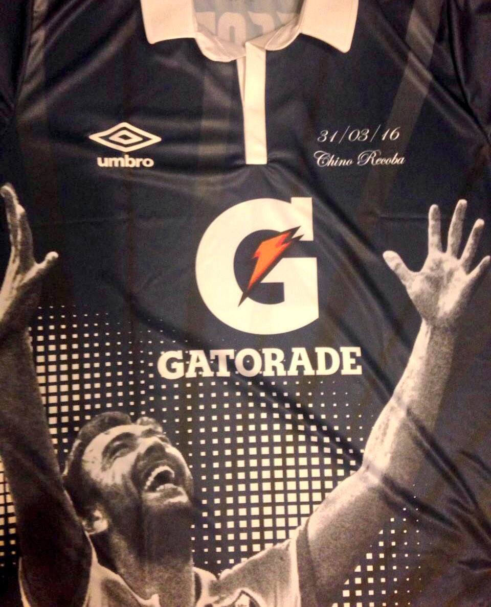 PasesUruguay's tweet photo. Los amigos de @Timeout_mvd se suman al #SorteoPasesUruguay. #RT y SEGUILOS  para participar por esta hermosa 👕🇨🇳⚽️ https://t.co/hu72kai007