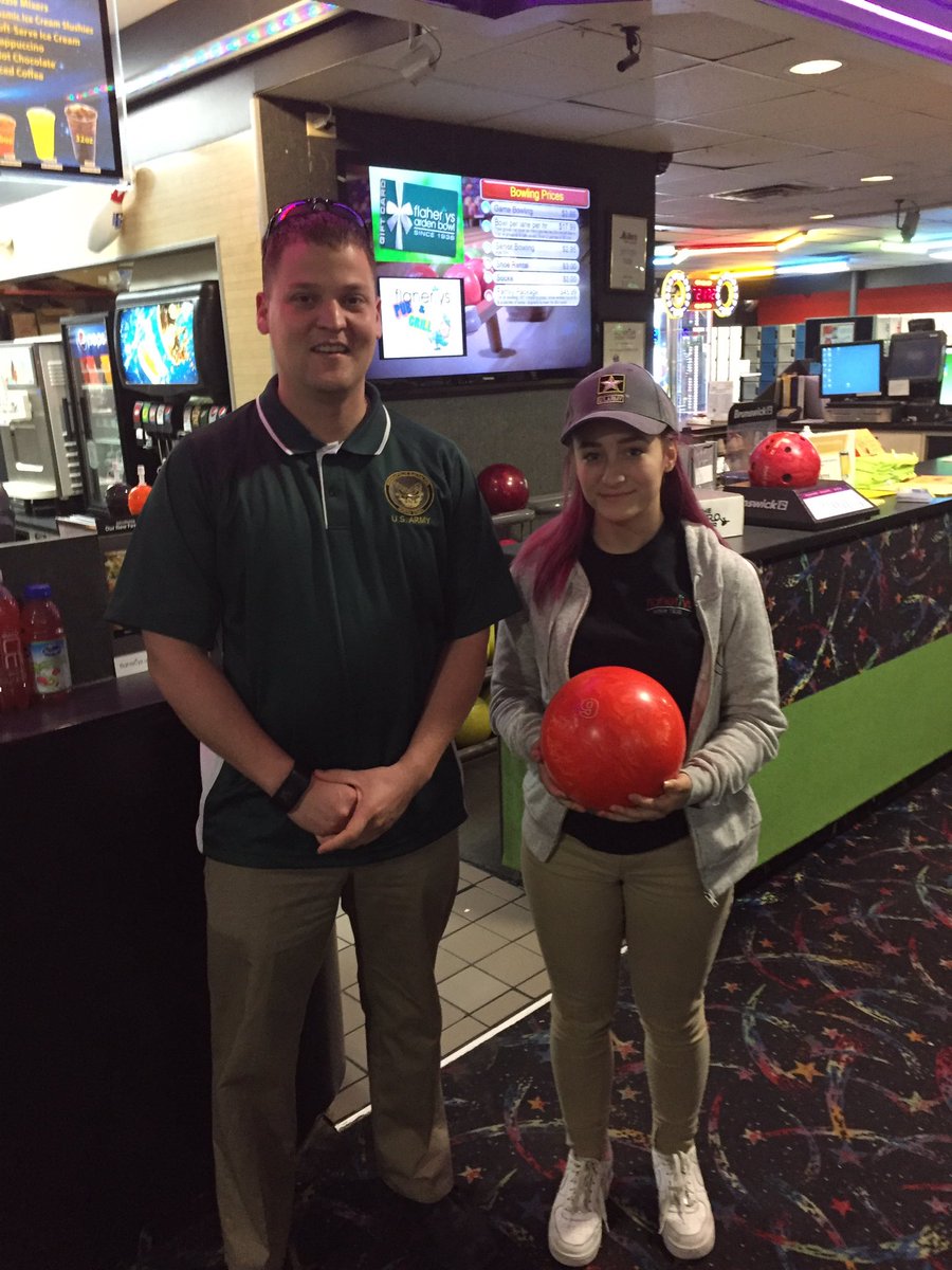BestArmyJob's tweet photo. @SpartanCoBlitz #bowling #swag https://t.co/UGml2WR7xv