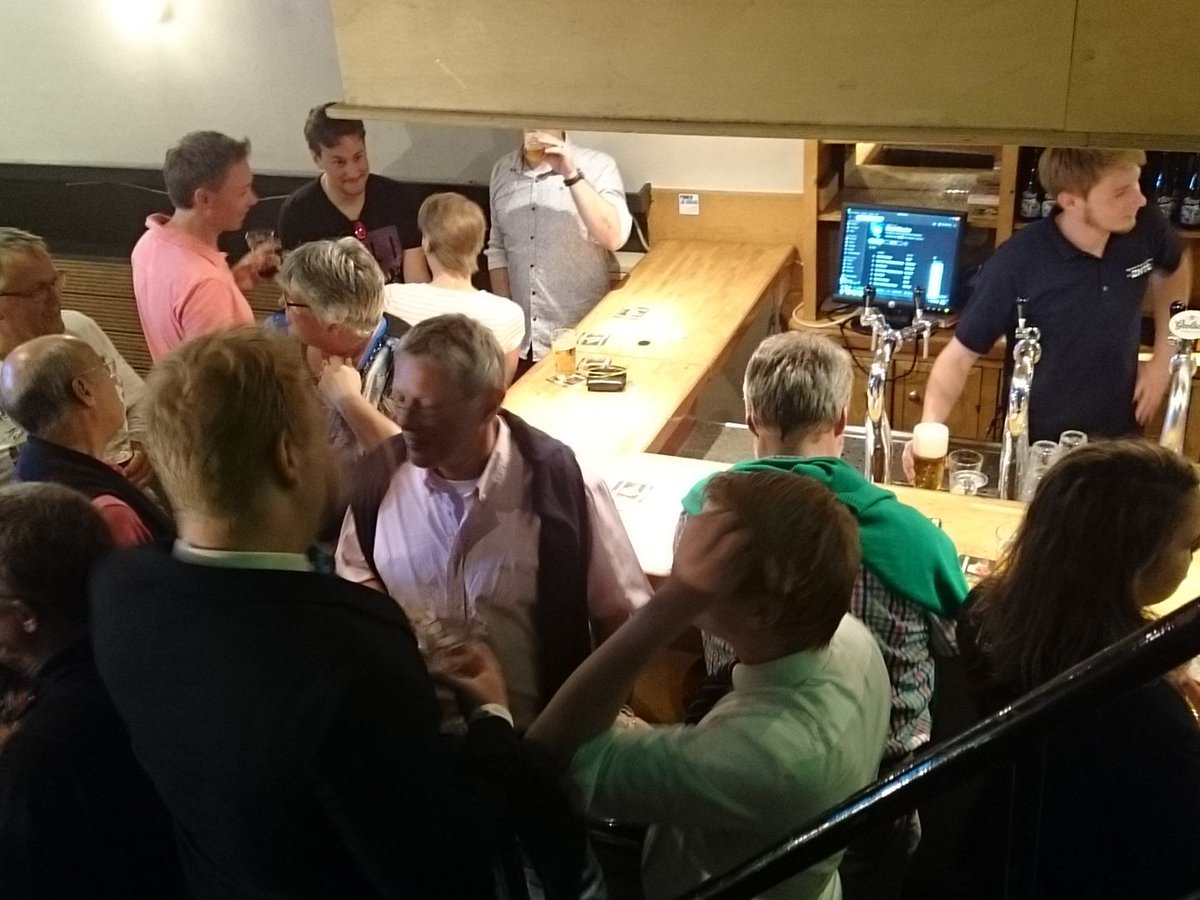 Oud bestuursavond bij #ZHTC, oud besturen die gezellig #babbelen, #zuipen en #socialiseren."Leren van de oude garde"