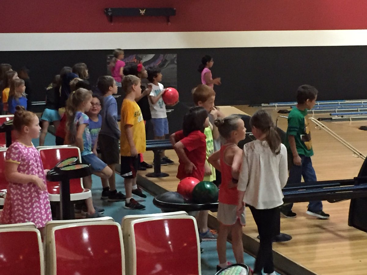 Rosemount_MrK's tweet photo. 2nd and 3rd are having "the best time ever" at Southtown Lanes #SummerStartsNow #hillcrestproud #imnotabowler https://t.co/ndjNw3ILOl