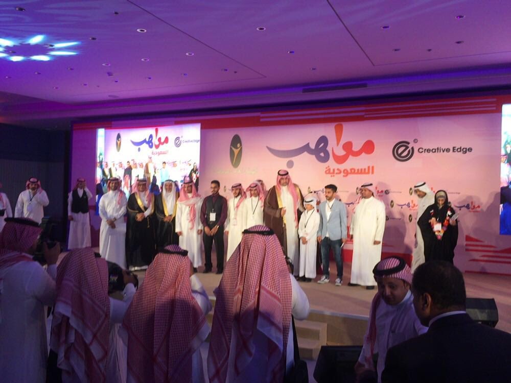 SaudiaTalent's tweet photo. صورة جماعية للمواهب الـ١٠ مع سمو رئيس #الهيئة_العامة_للرياضة في #الحفل_الختامي_لمسابقة_مواهب_السعودية https://t.co/lKcsVOmHHp