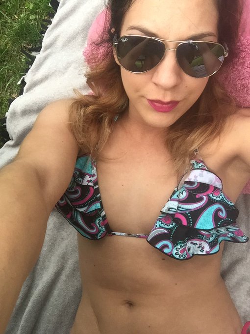 Happy #FriskyFriday who's ready to get naughty outdoors with me!? On cam now! https://t.co/2rn81mVBv4<a href="/tag/friskyfriday"class="tags">#FriskyFriday</a>