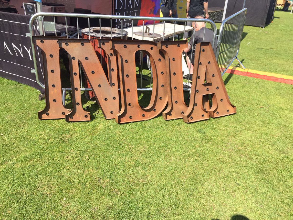 Great day today and we got to meet @DhruvBaker1. Awesome guy! <a href="/foodiesfestival/">Foodies Festival</a> <a href="/SlickStaff/">Slick Staff</a> #streetfood #festivals