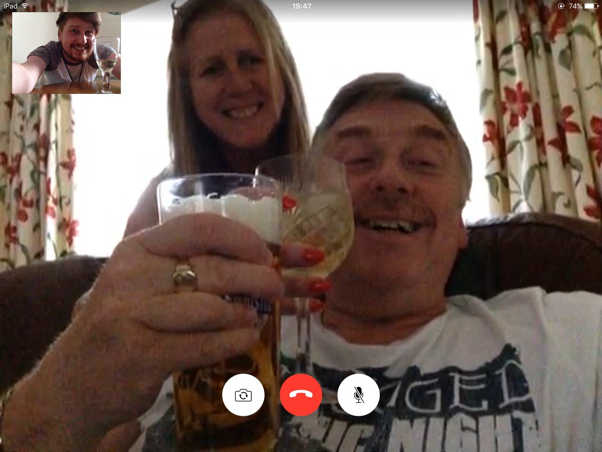 CPHibbard's tweet photo. I love my family. 5 years down and they've NEVER let me down. @HibbardBeverley & Poppa 🐧. #UniComplete #Cava https://t.co/uMALYiCYaK