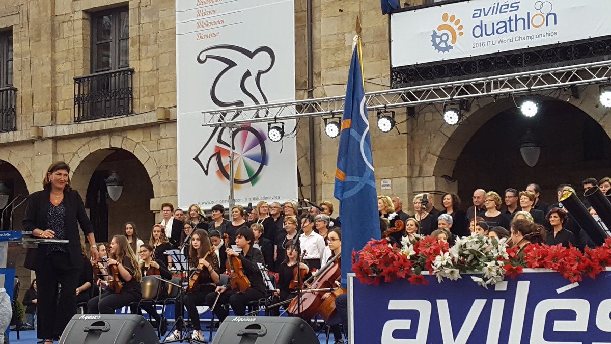 ITUDuathlon2016's tweet photo. . @MarisolCasado declara inaugurado #ITUAvilés // @worldtriathlon wishes everyone luck and opens #ITUAvilés https://t.co/Ct79Tnr4ID