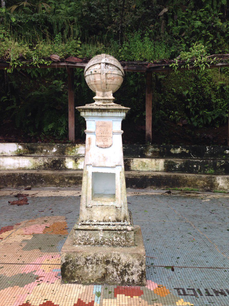 mikiperez_a's tweet image. #Equatorline#island