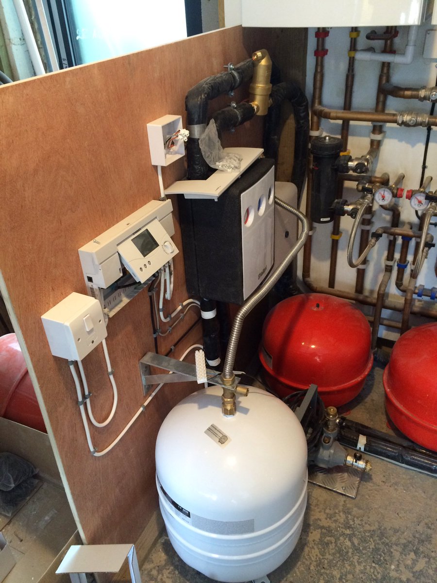 pravinvaillant's tweet photo. @vaillantuk #advanceinstaller complete set up quality installation! And two advance claims! https://t.co/fMMoxwxqJn