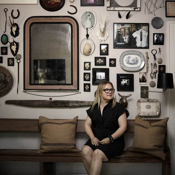 Finely_Crafted's tweet photo. Amazing wall cluster secret from ATL stylist Kim Phillips: Don't plan it! Q&amp;A and home tour https://t.co/h3kEzySF6Z https://t.co/VEQbO2GnsE