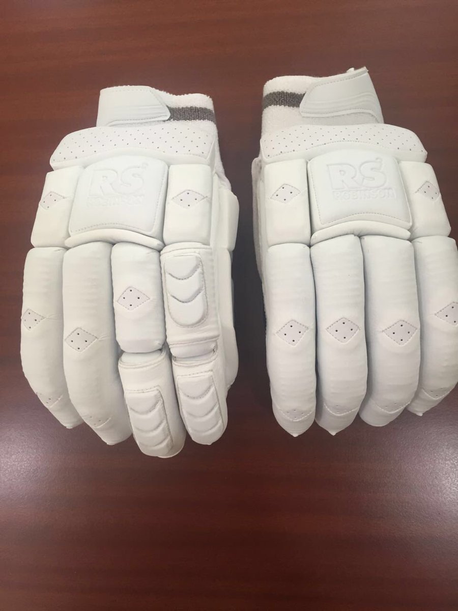 SQSports's tweet photo. New Robinson Sports RS batting gloves due in soon! #AllWhite #Classic #Traditional #TrueCricketExperts https://t.co/UywRbJucPI
