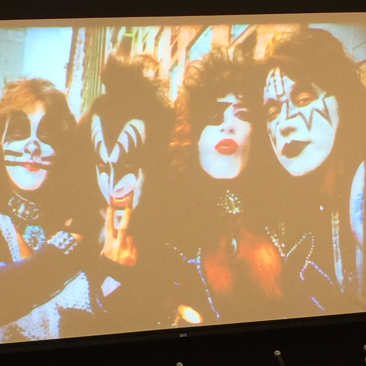 Yvete_Minor's tweet photo. #INTEGRATE16 _ Keep It Simple Stupid (KISS)- elevator pitch it! https://t.co/TlMOc0p4RQ