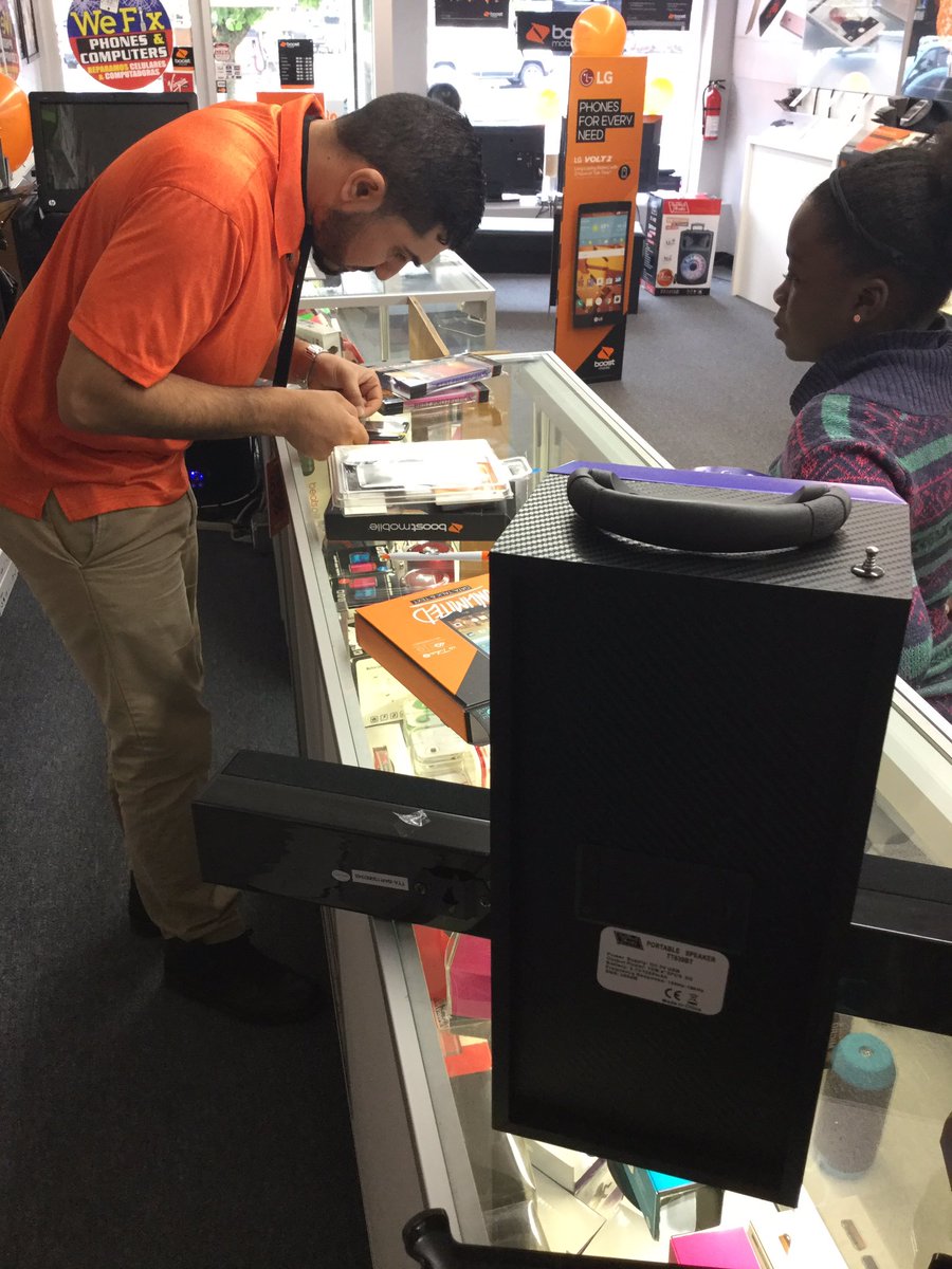 mattmboost's tweet image. 2 LG Tribute 5 sales ! #colormeorange #boosttakeover @LauraMcLaugh96 @Kpalet5