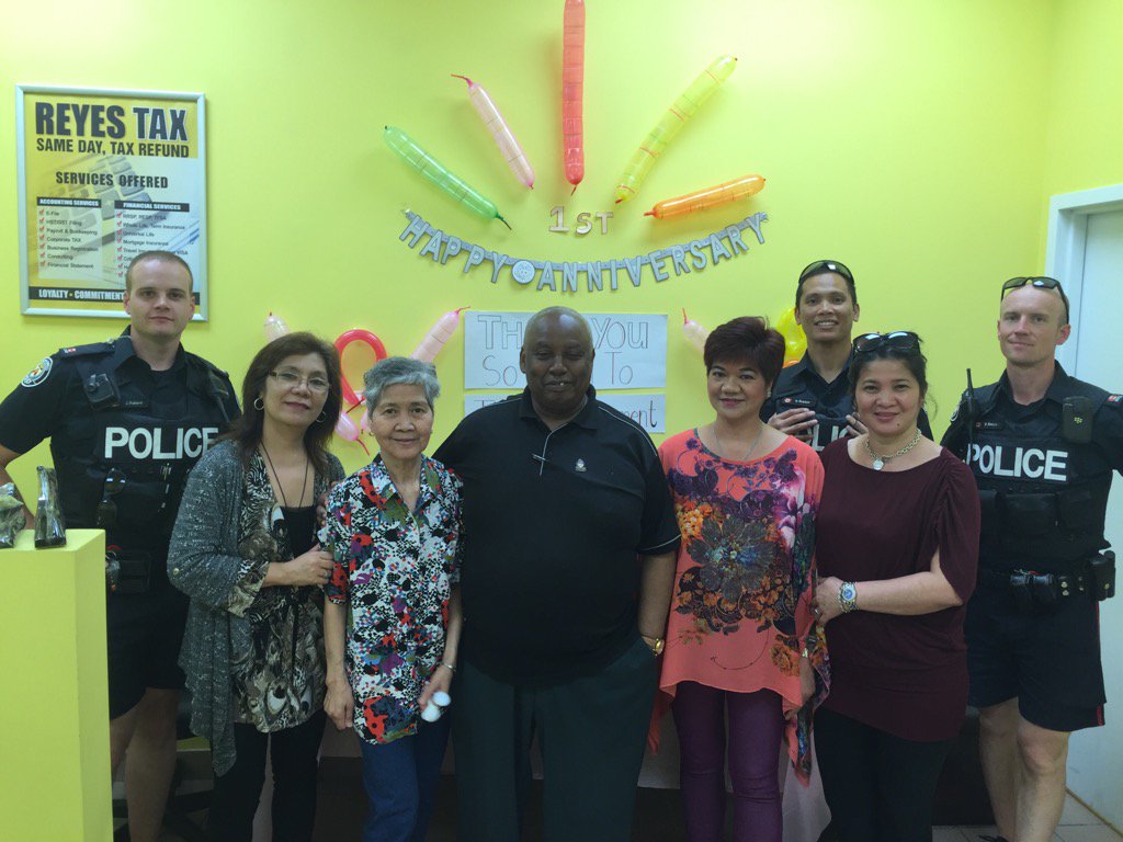 iCop54's tweet image. Business owners at 747 Don Mills working w/ @TPS54Div NO's making the community safer!@TorontoPolice 
#teamwork