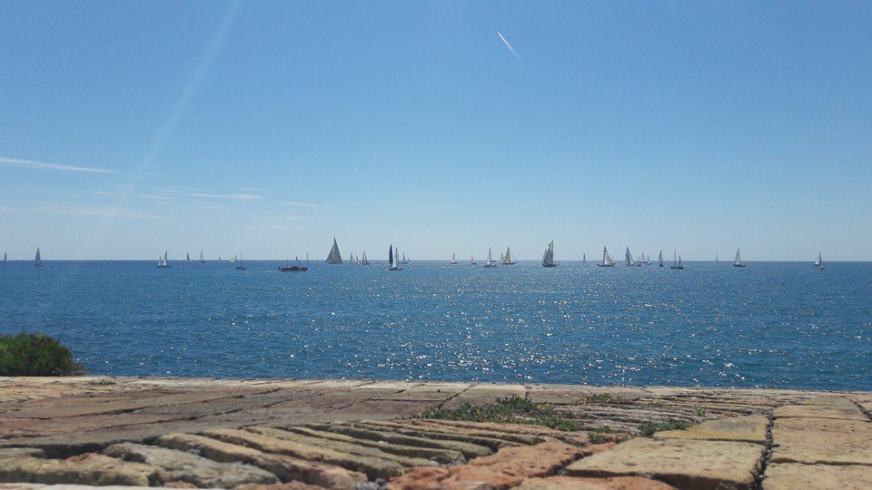 VeleEpocaIM's tweet photo. Le regate di oggi del #PaneraiClassicYachtChallenge a #LeVoilesDeAntibes! 
@VeleEpocaIM, presente! https://t.co/bHHxUYniTV
