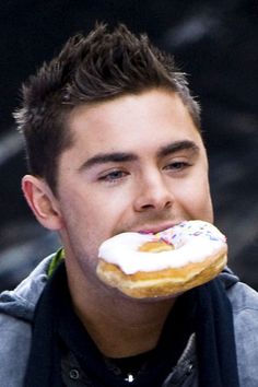 EasyToRideHer's tweet photo. @ZacEfron i waNNa B yer #donuts 
@DunkinDonuts @DonutDayUSA #NationalDonutDay https://t.co/870bdY8o4W