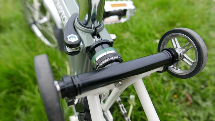 BIKEgangUK's tweet photo. Out and about... #Brooks150 #BIKEgang #Brompton #BromptonSociety #MyBrompton #BromptonBicycle #madeforspring https://t.co/7dUbchenvg