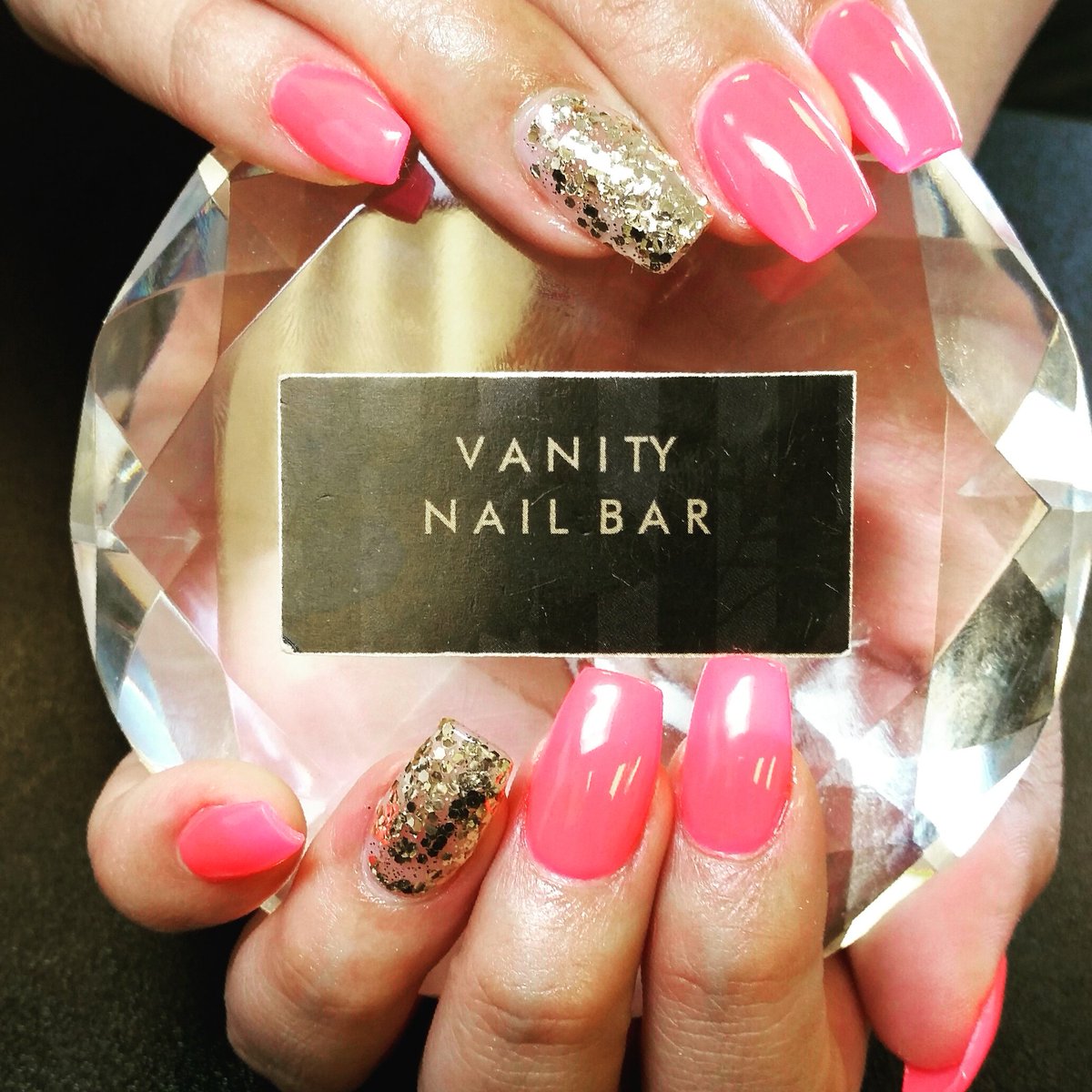 angies_nails's tweet photo. #foilnails #livewithkelly #paulaabdul #NOTD #nailbling #goldnails #accentnail #naillove https://t.co/GNWJRe0TRB