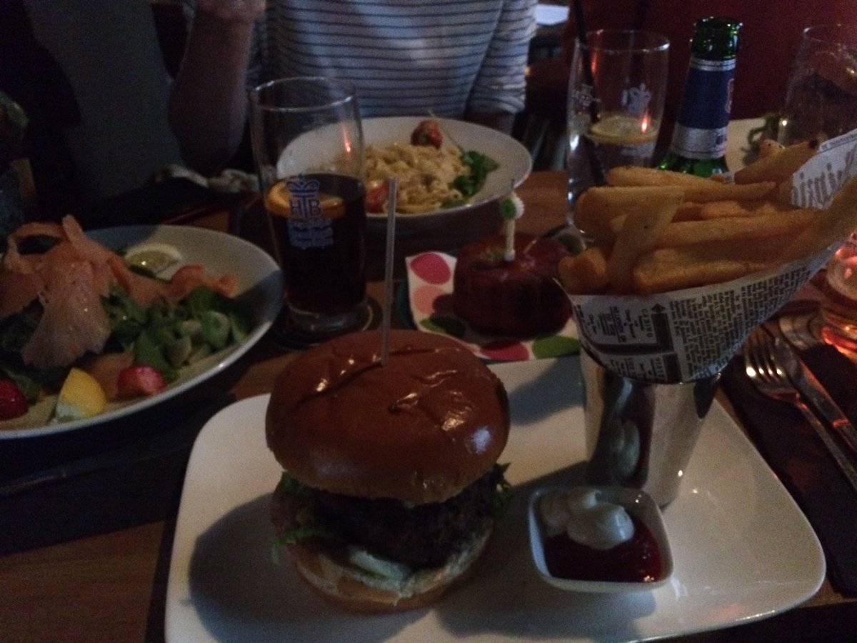 kuwilsky's tweet image. Burger time auf boarisch. Aber gschaid #Wuid #MUC #Muenchen