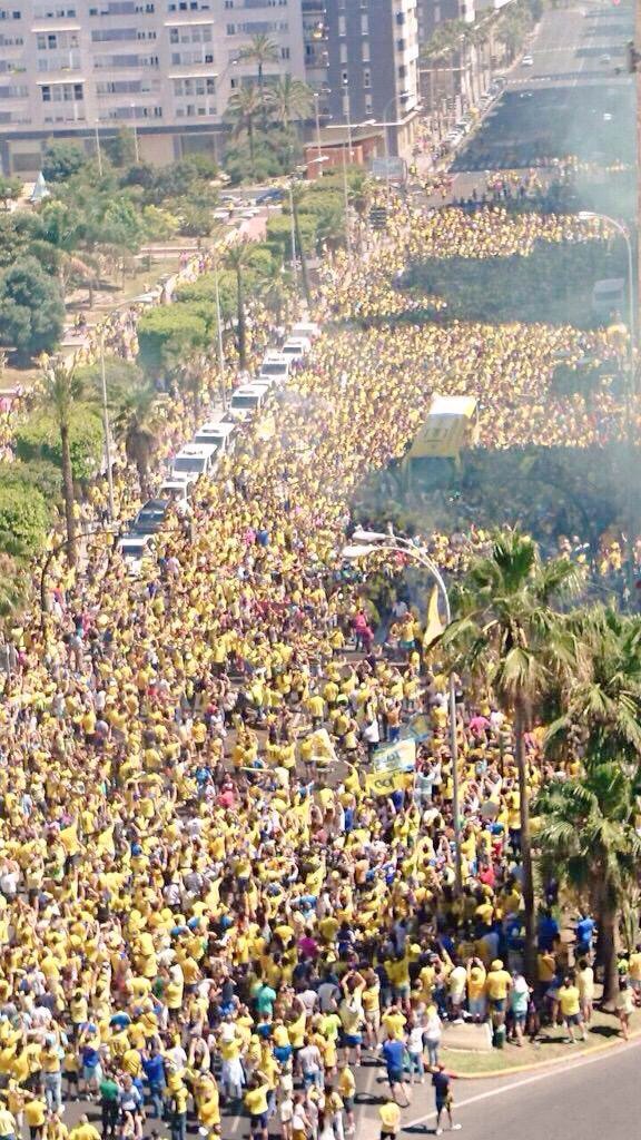 JaiRomero7's tweet photo. Muuchas ganas de Domingo ya!!! #YoCreo 💛💙 @canalamarillo @CDC_CadizCF @portalcadista @AficionCadiz @eldesmarque_ccf https://t.co/lCqu5AjIoB